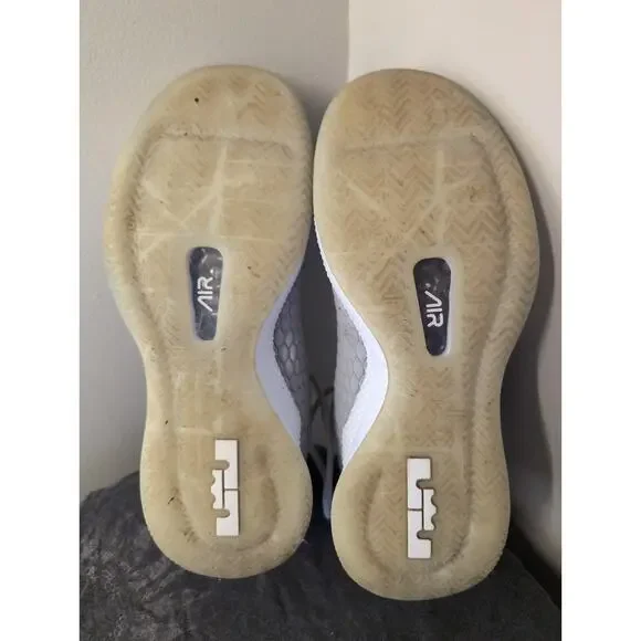 Nike LeBron Witness 3 330 Akron athletic basketball shoes 2018 sz 8.5 - Picture 6 of 10